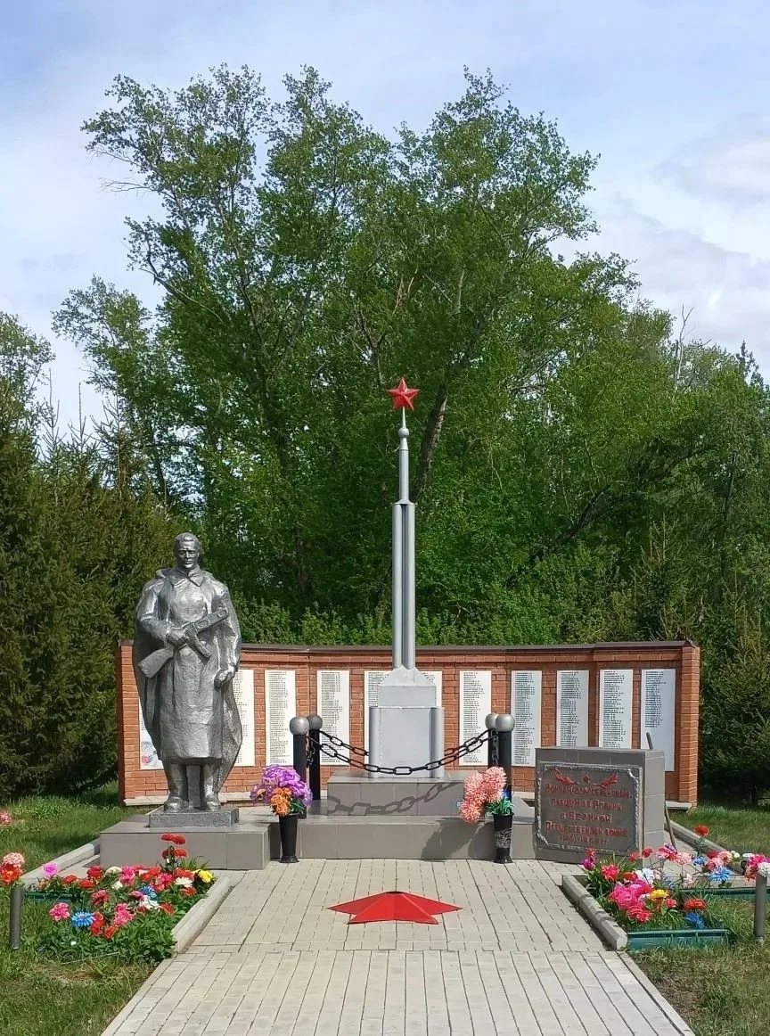 Специалисты администрации Мохнатологовского сельсовета совместно с членом партии «Едина...