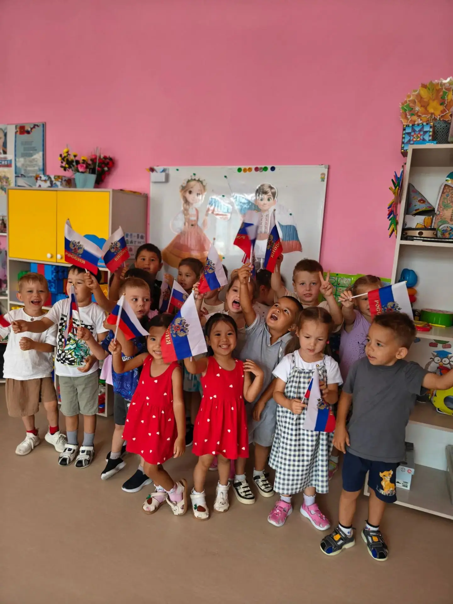 В группе № 4 прошла беседа ко Дню флага Российской Федерации! Теперь ребята знают, что ...
