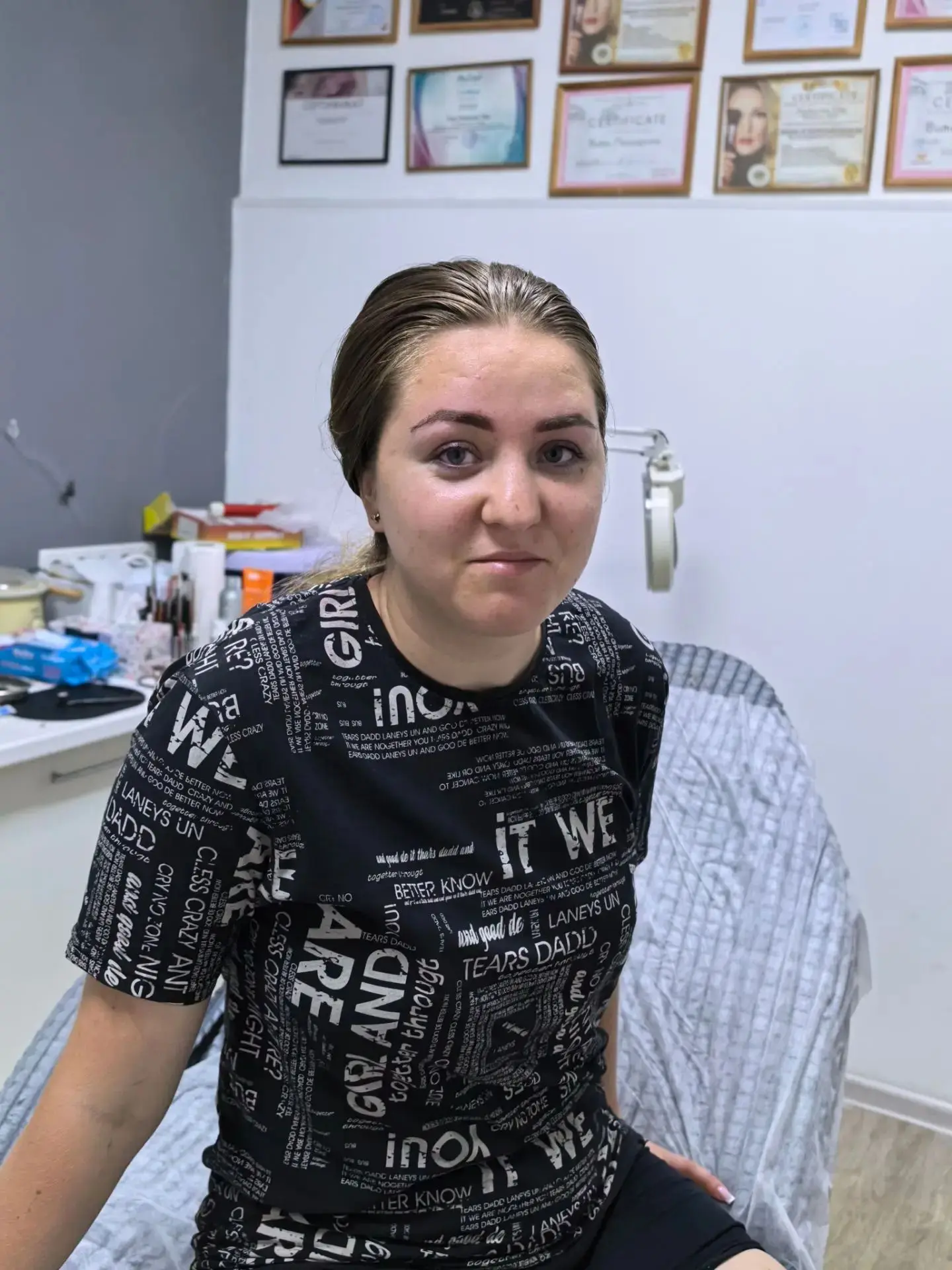 Сегодня ходила на окрашивание бровей и ресничек.