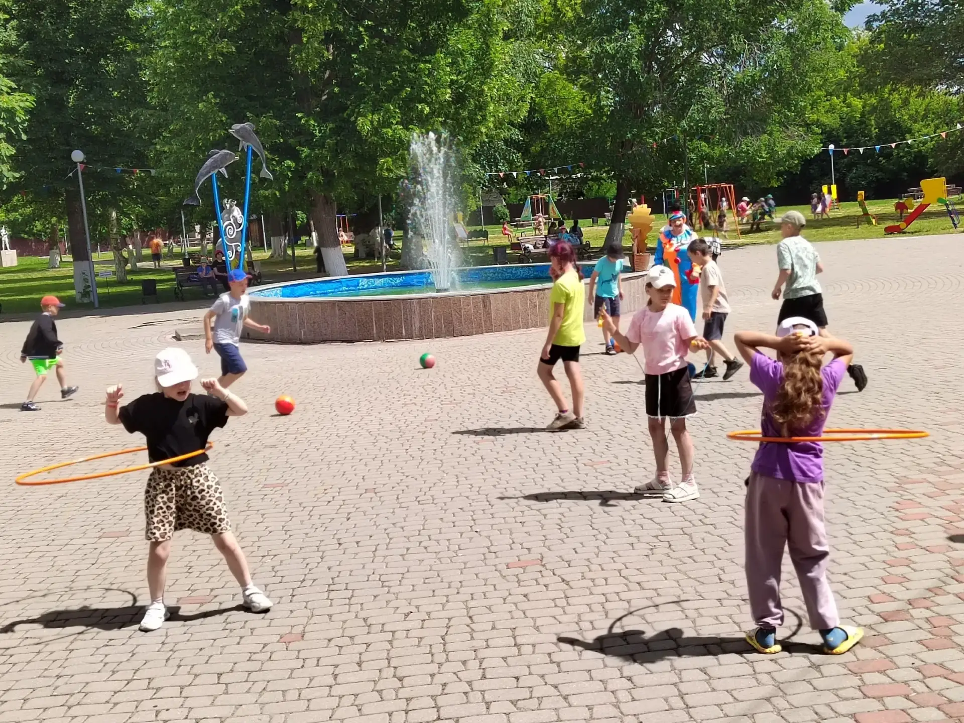 Солнечный день 17 июня 2026 года в городском парке культуры и отдыха стал настоящим пра...