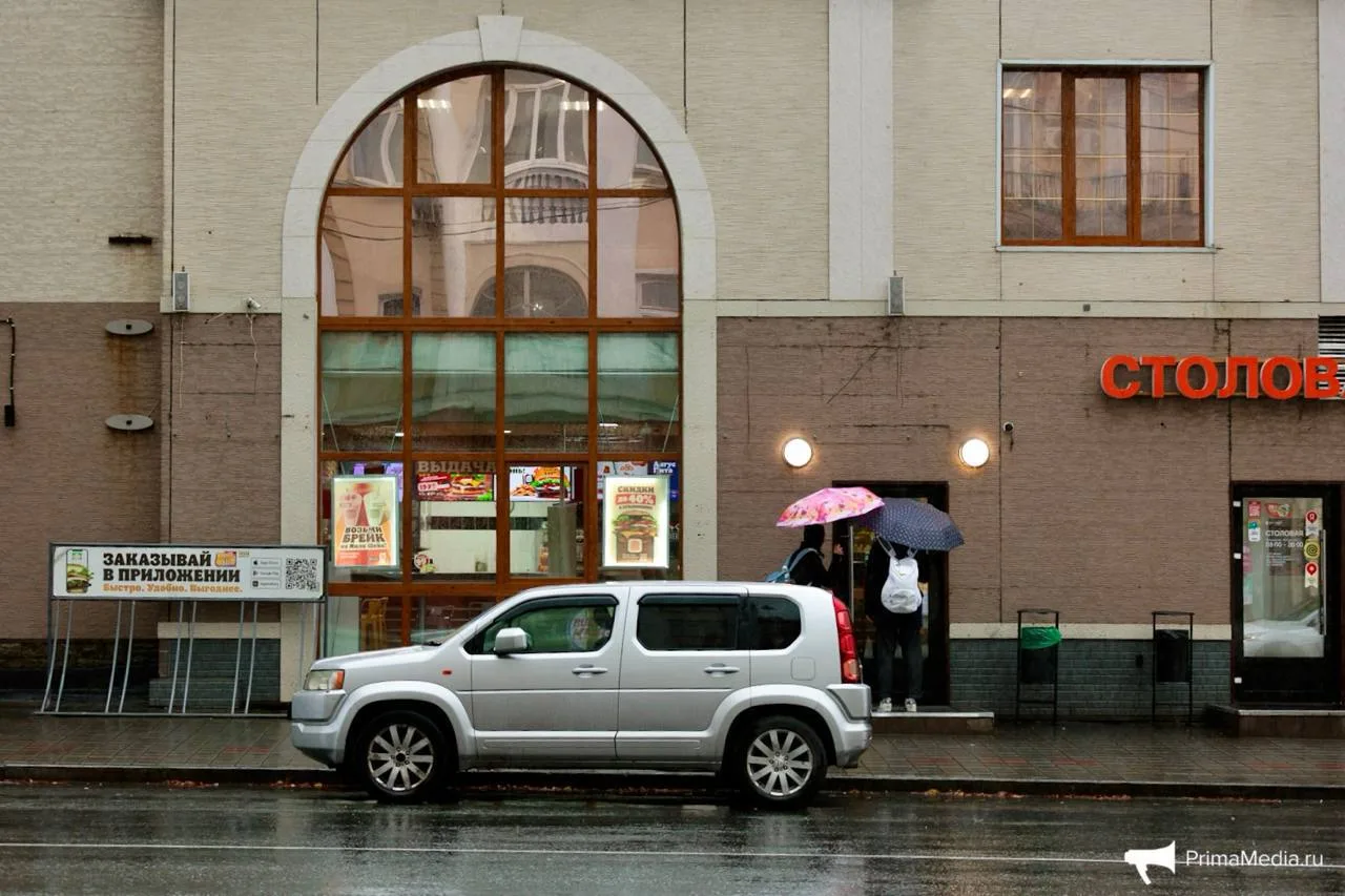 Burger King на Светланской во Владивостоке закрыли после скандала с презервативами на к...