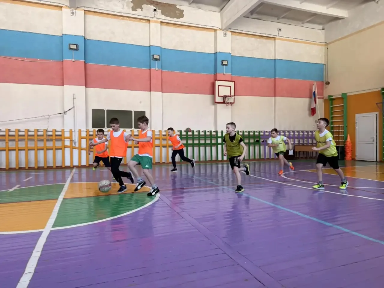⚽СПОРТИВНЫЕ КАНИКУЛЫ 🏆 ✨Сегодня в спортивном зале лицея состоялась нешуточная борьба с накалом эмоци