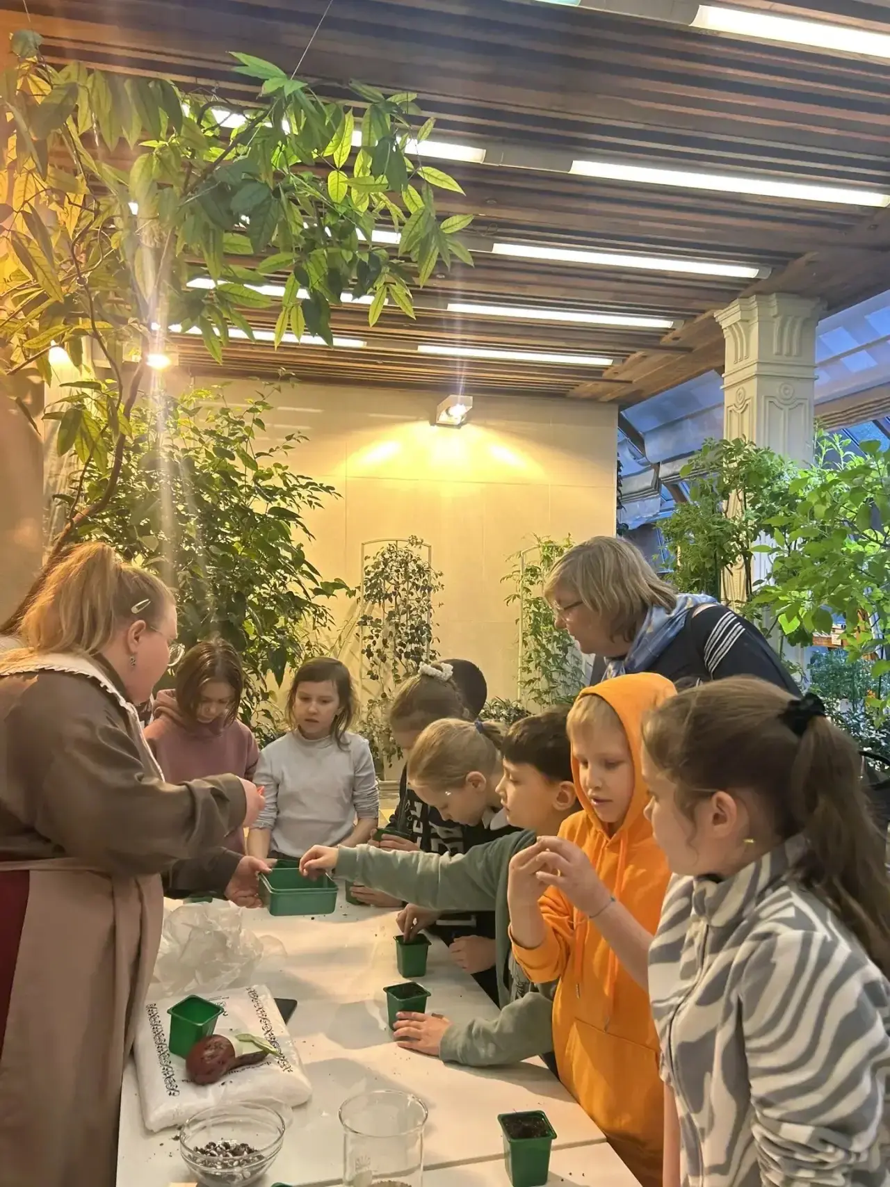 🎓 19 апреля ученики 2 "В" класса вместе с классным руководителем Лизневой Татьяной Вячеславовной пос