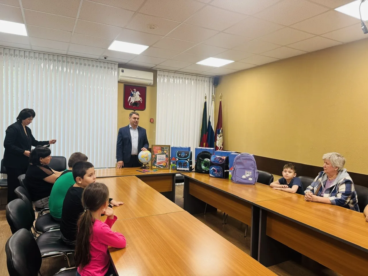 🔔📚В преддверии 1 сентября глава управы района Бирюлево Западное Сергей Волков традици...