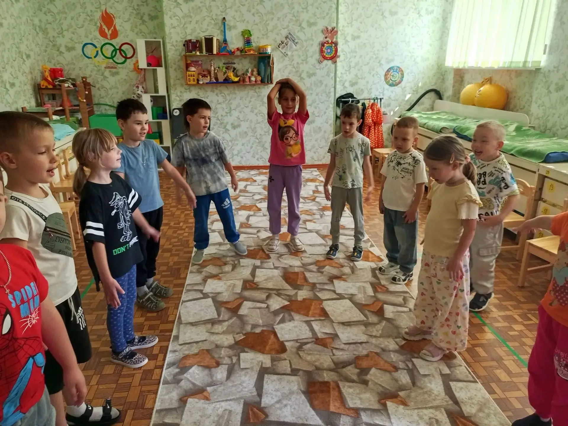 Фольклорная игра "Курочка"