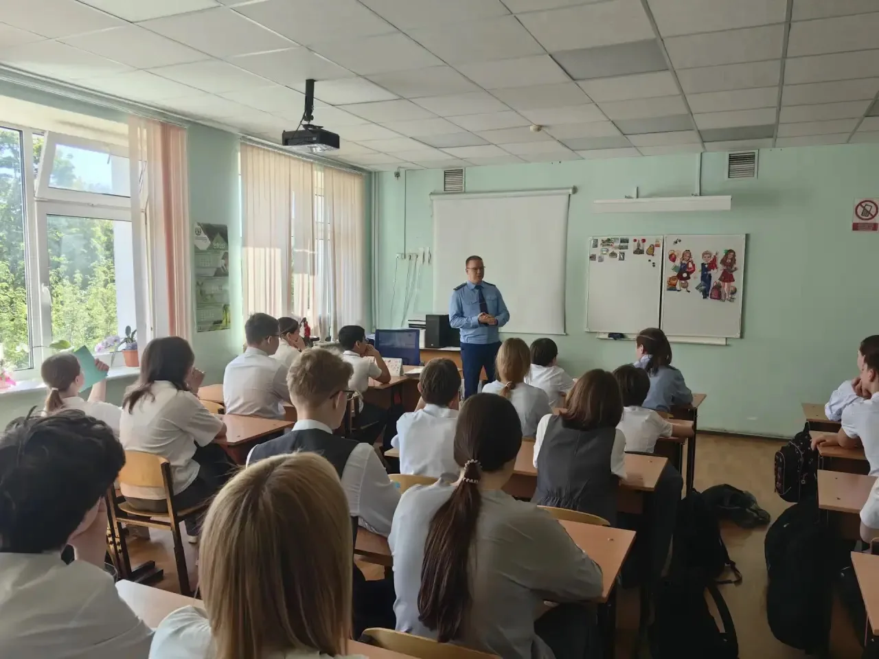 📣 Сегодня в 7 «А» прошёл тематический классный час с представителем прокуратуры Нижего...