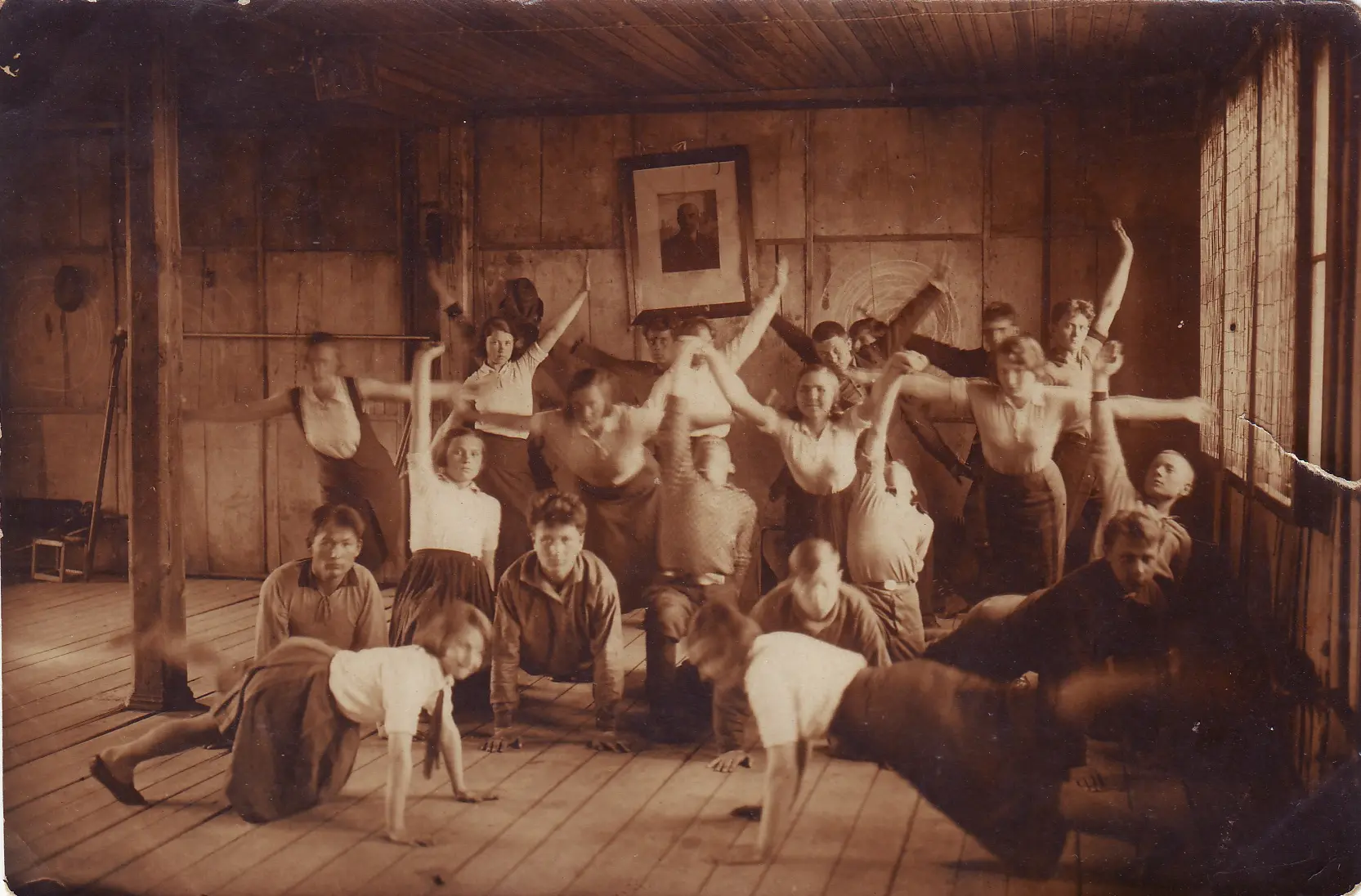 🏫 Магадан, 1937 год. Вы не узнаете этих школьников…
