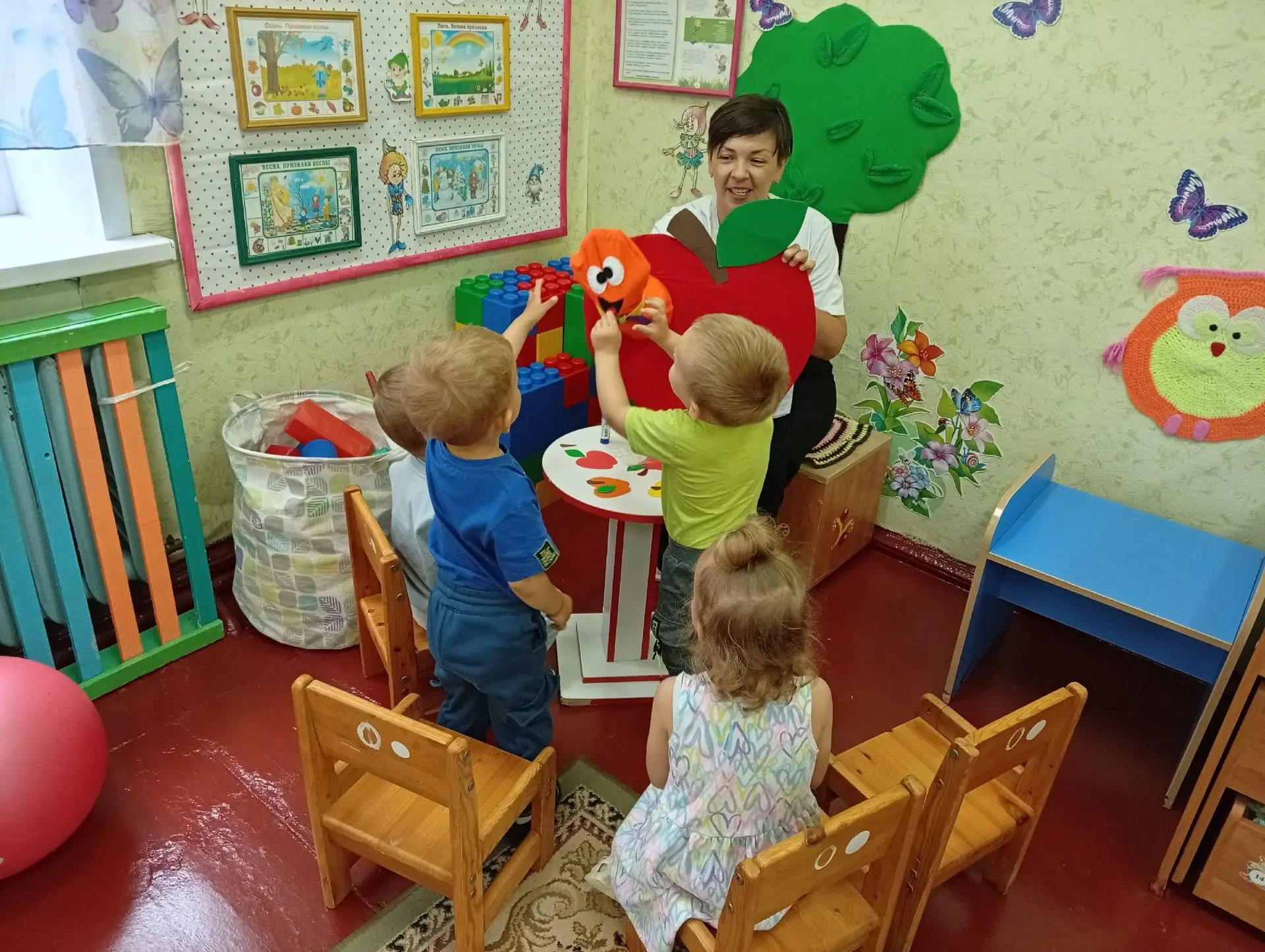 Поспело яблочко у нас,