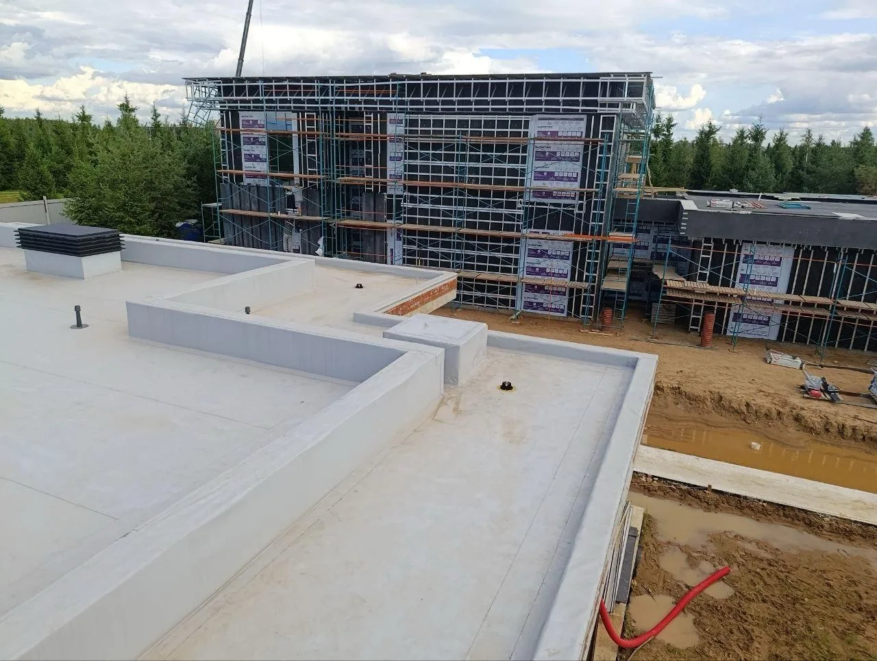 Делимся очередной работой 🏡
Кровля в коттеджном поселке в Московской области - Горки 8.

Срок выпол
