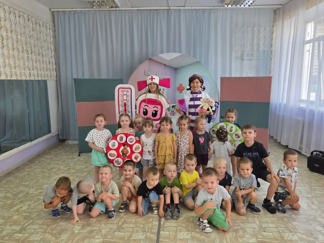 Сегодня к нам приезжали настоящие артисты с интерактивным спектаклем «Будь здоров»! 🎭 ...