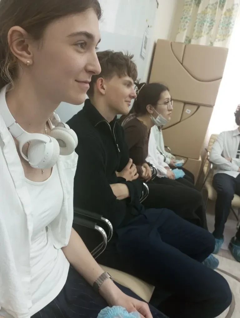 🧬Обучающиеся 11 класса нашей школы, также как и обучающиеся 9-х классов  начали проходить обучение в