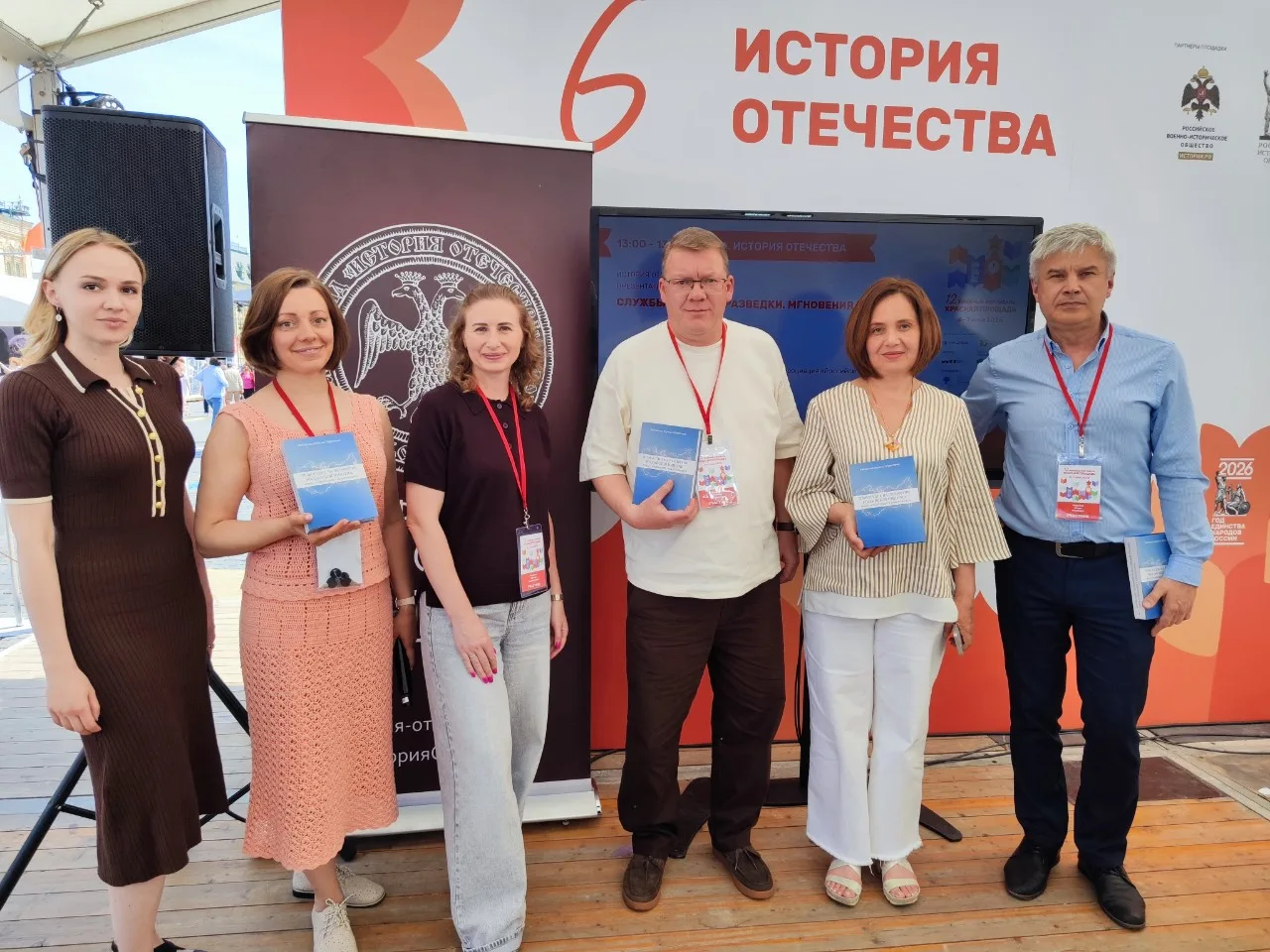 Книгу Издательства «ТюмГУ-Пресс» представили на фестивале «Красная площадь»📚

В павильоне «История 