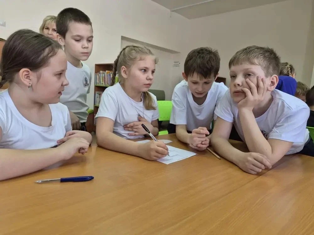 🔥 Сегодня в школе прошёл отборочный этап «Зарница 2.0»! В торжественной обстановке директор школы об