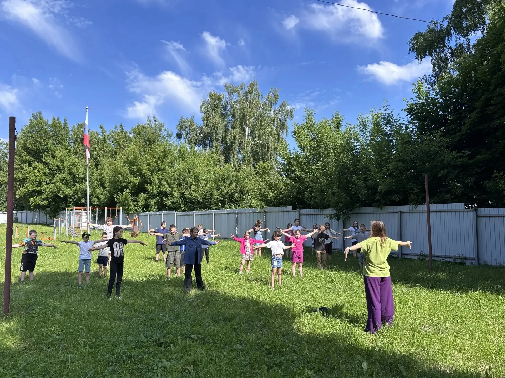 ☀️ Утро, спорт, природа: как в нашем школьном лагере прошла зарядка на свежем воздухе �...