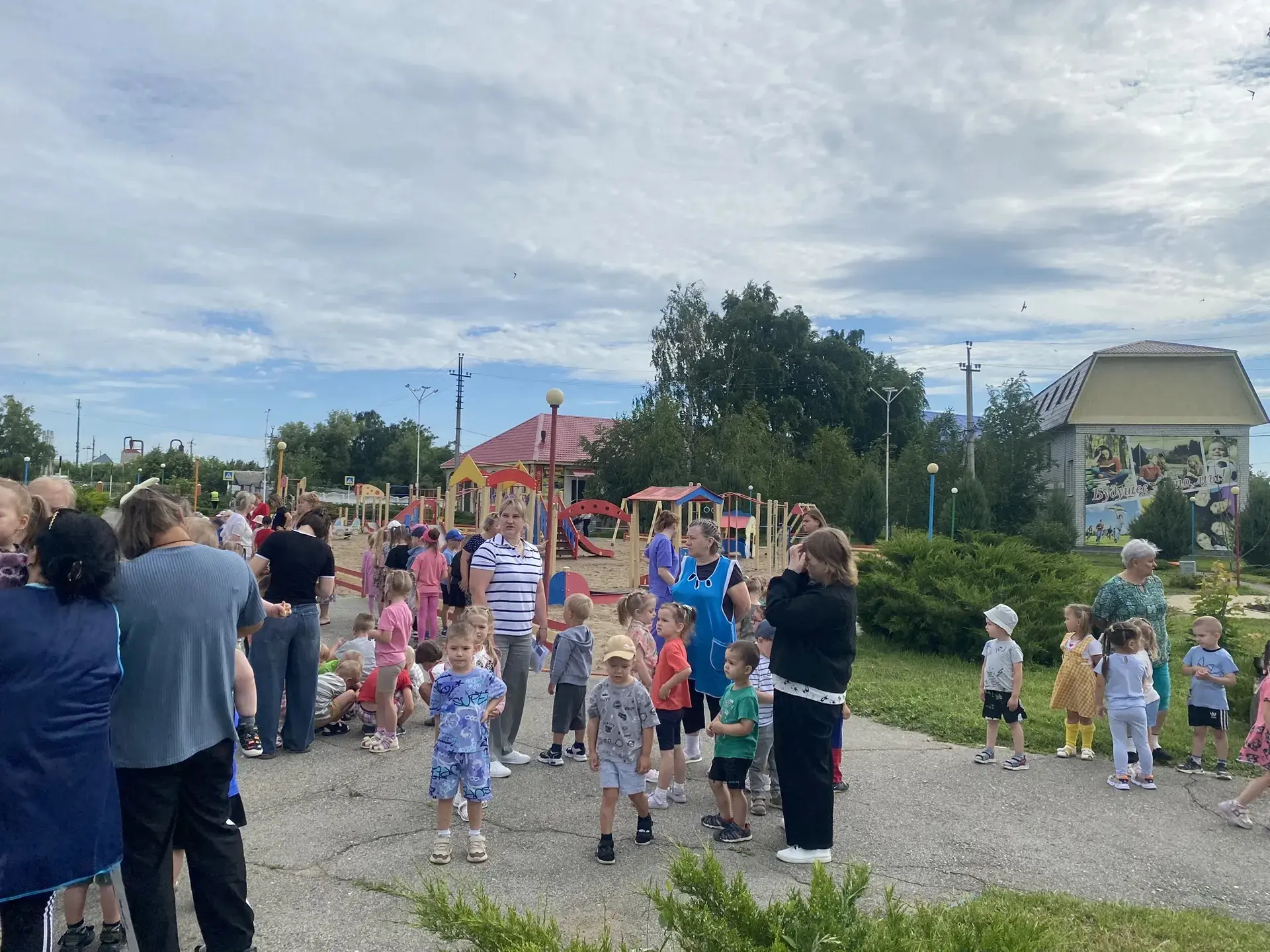 В целях обеспечения безопасности воспитанников и отработки действий персонала в чрезвыч...