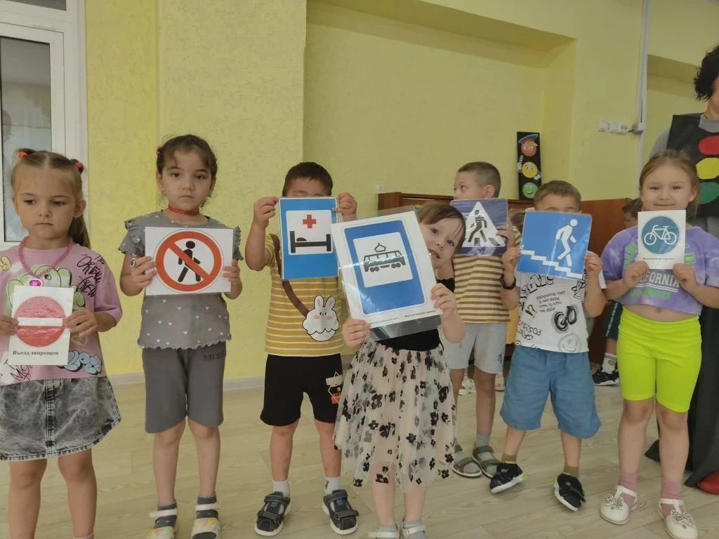 🚦 Викторина «Как я знаю и соблюдаю правила дорожного движения»

В наших группах «Солнышко» (старш