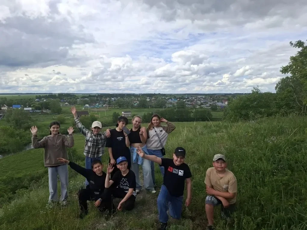 Третий день нашего школьного лагеря прошёл под девизом «Успевай всё: и посмотреть, и по...