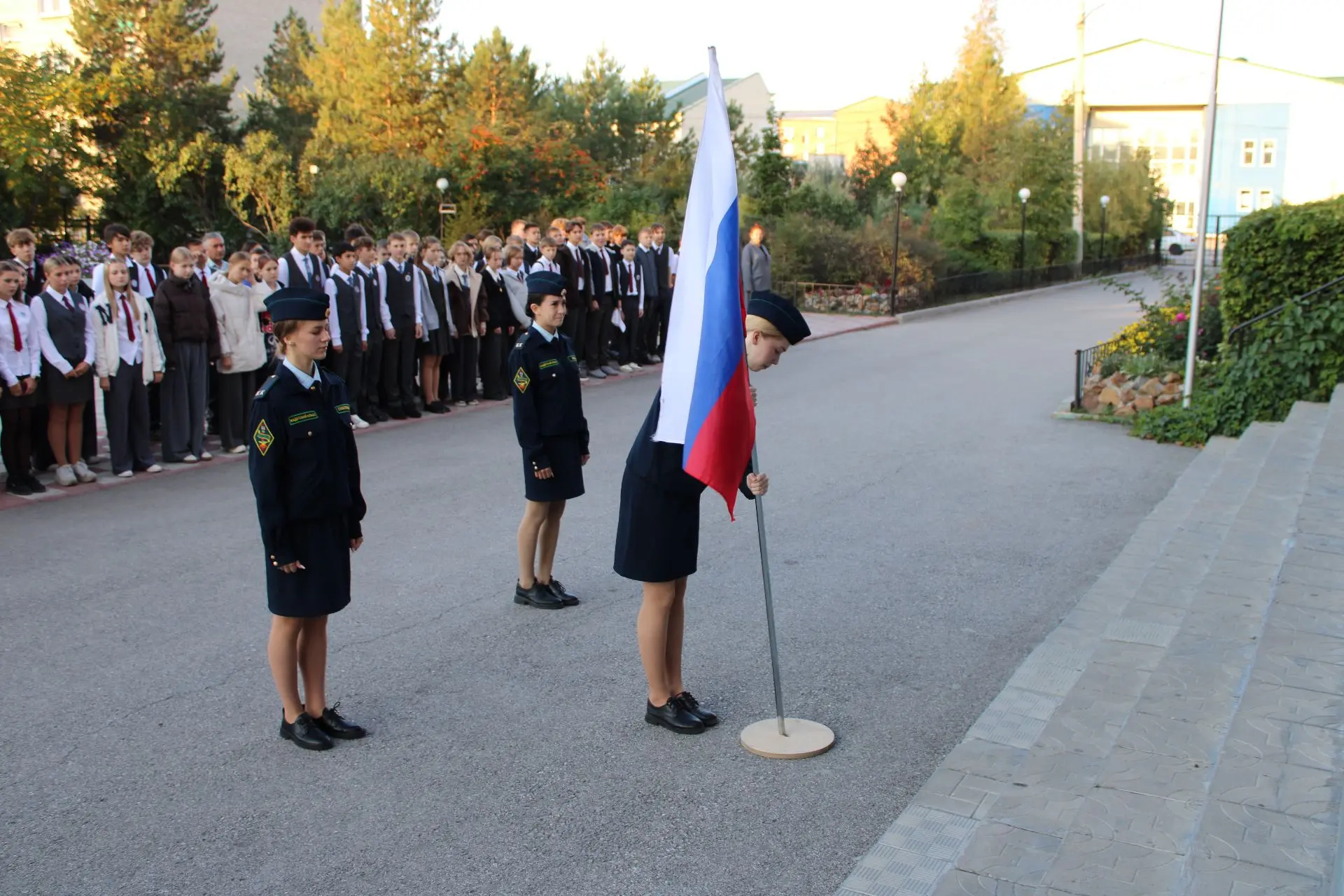 И вновь понедельник, и вновь линейка!