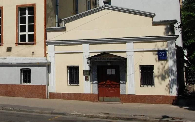 ✅ В центре Москвы вековой особняк продают по цене однушки
