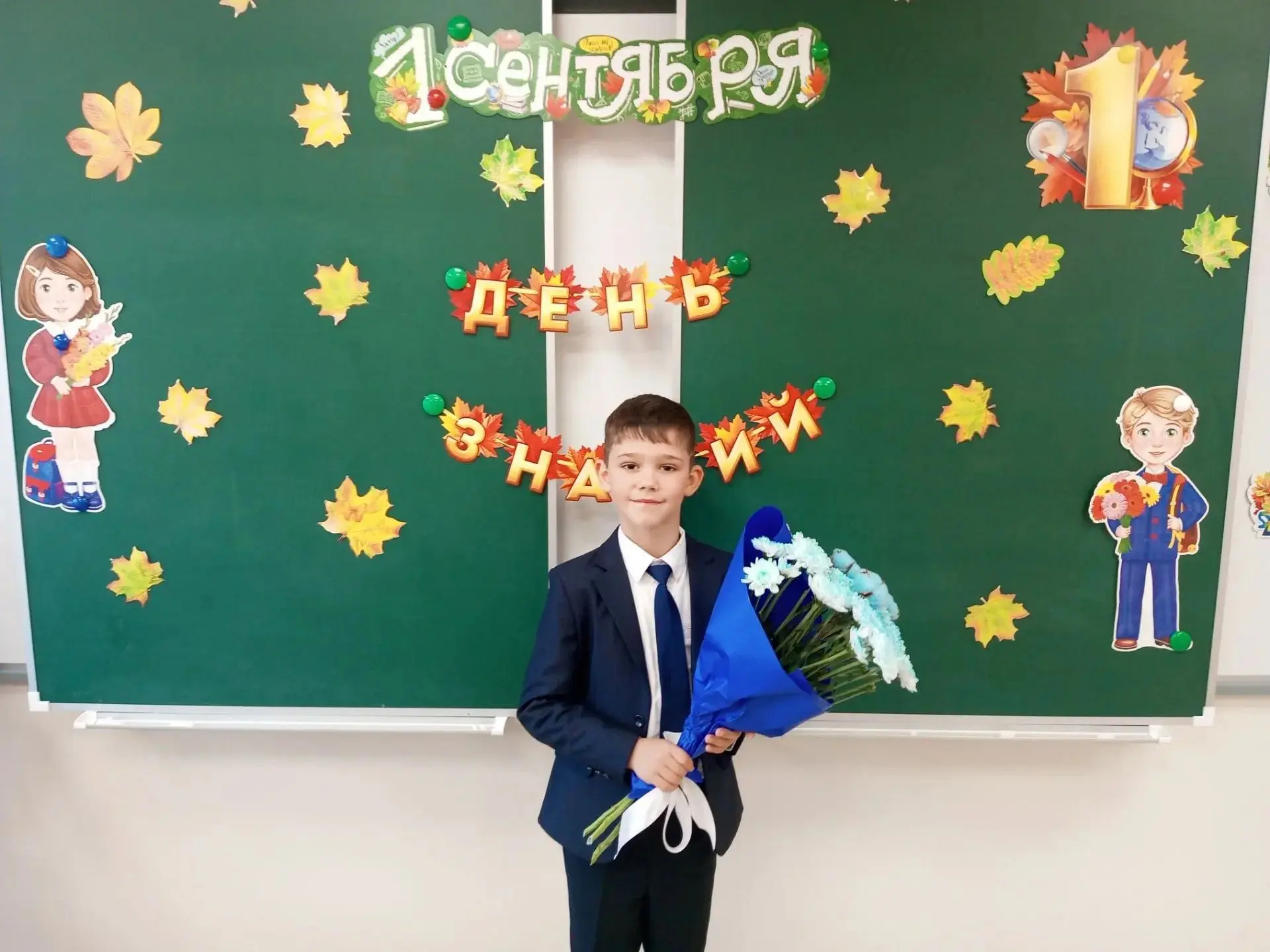 С ПЕРВЫМ ЗВОНКОМ, НАШИ ДОРОГИЕ ПЕРВОКЛАШКИ!