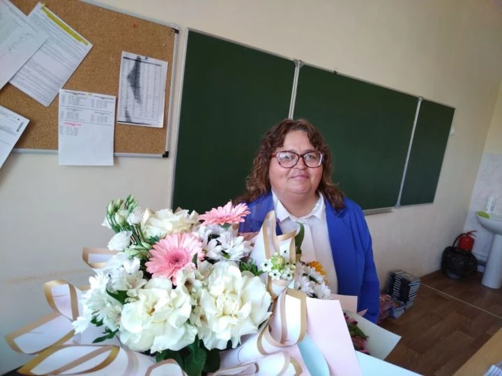 Судьба, которая однажды выбрала Учителя

За что спустя двадцать лет взрослые люди благодарят своих ш