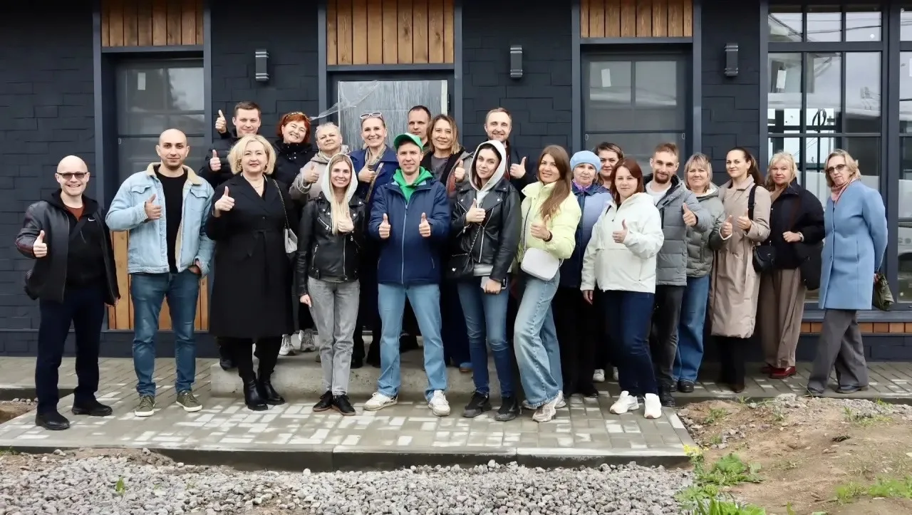 В поселок Симагино.Life комфорт-класса приехала  группа риэлторов для презентации и зап...