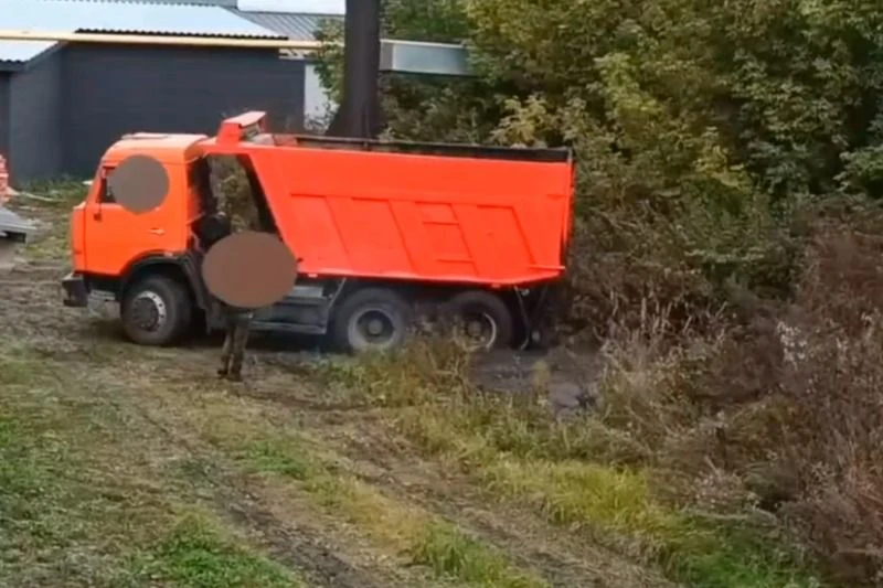 🤢 В Притамбовье неизвестные на грузовике слили жидкие отходы на территории жилого сект...