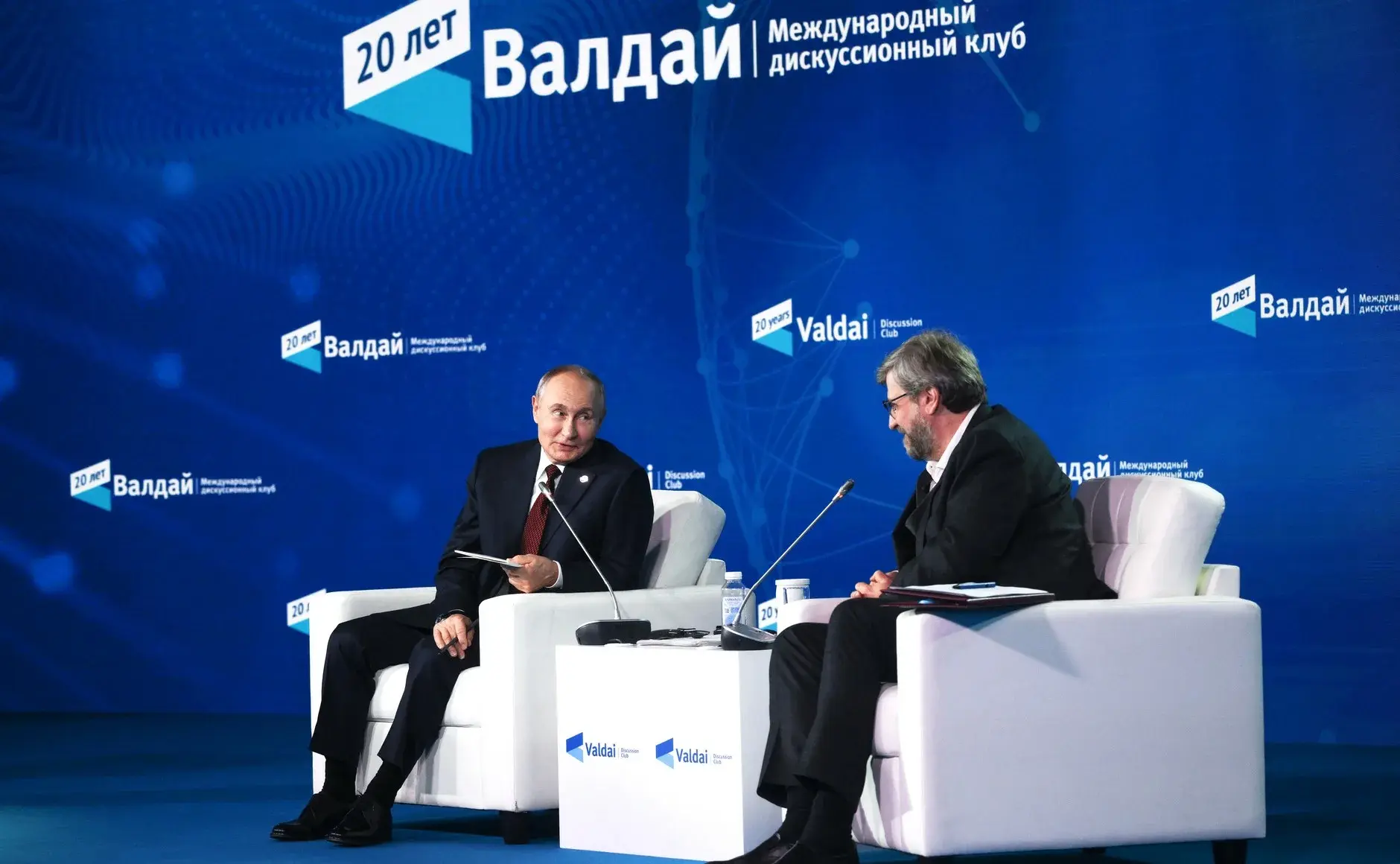Экс-офицер ЦРУ увидел снижение антироссийской риторики в Прибалтике после слов Путина п...
