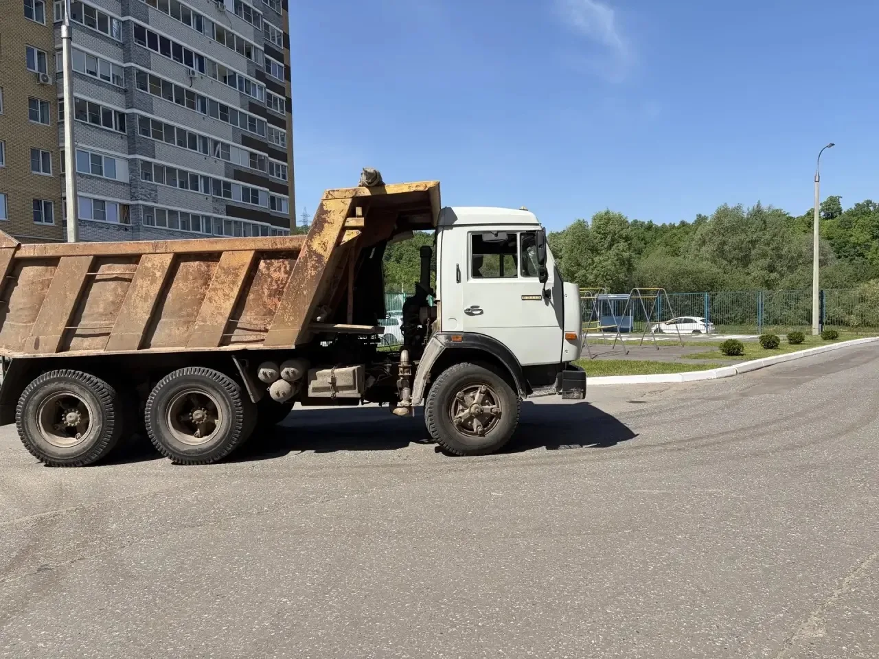 Большое спасибо всем, кто помогает  подготовить наш детский сад к летним оздоровительным мероприятия