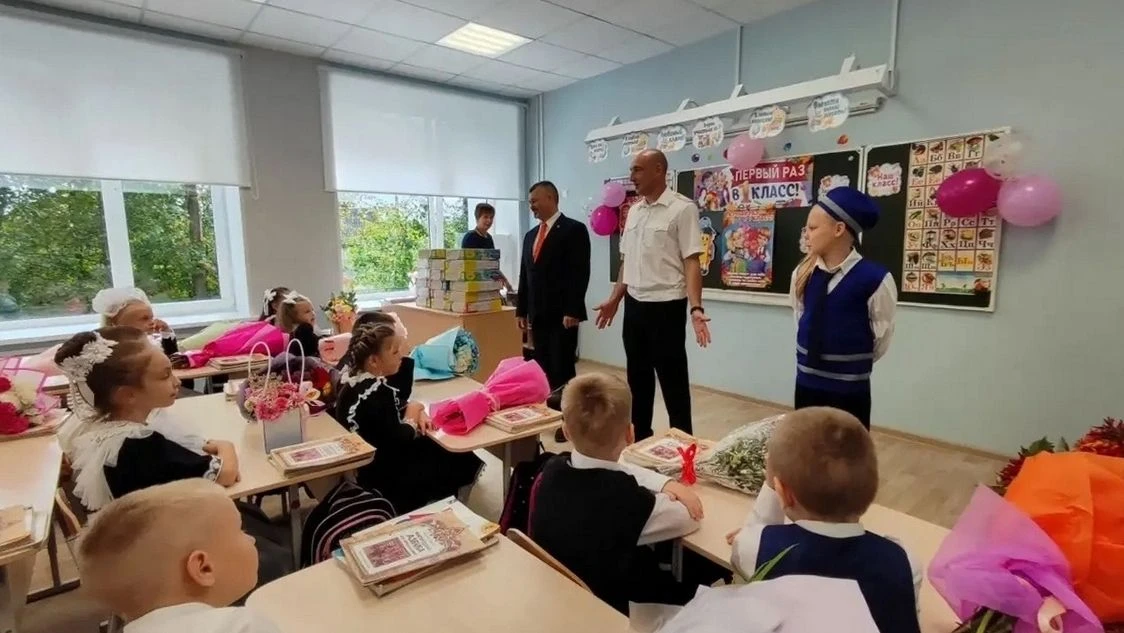 Новгородские полицейские приняли участие в акции «Помоги пойти учиться»