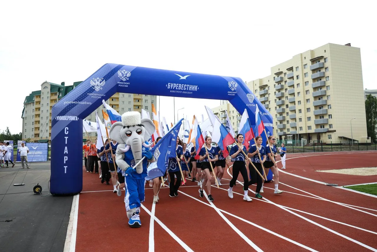 ПЕРВЫЙ КРУГ 🏃‍♂️

Открытие стадиона «Буревестник» стало одним из самых ярких событий этого лета для