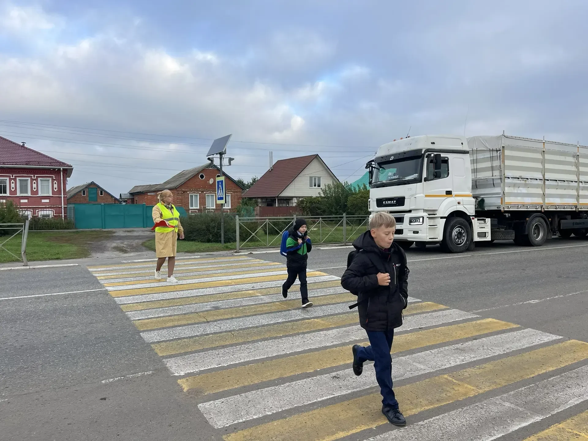 🚨В рамках месячника безопасности педагоги нашей школы снова на посту — каждый день они...