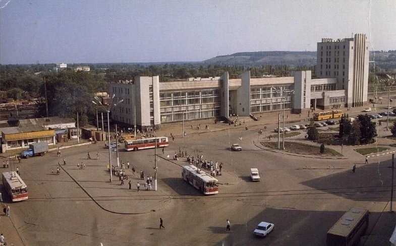 👀 Белгород, привокзальная площадь. 1989г.
