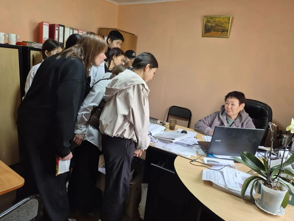 В рамках знакомства с профессиями в селе Джуен 6 класс ходили в администрацию сельского поселения "С