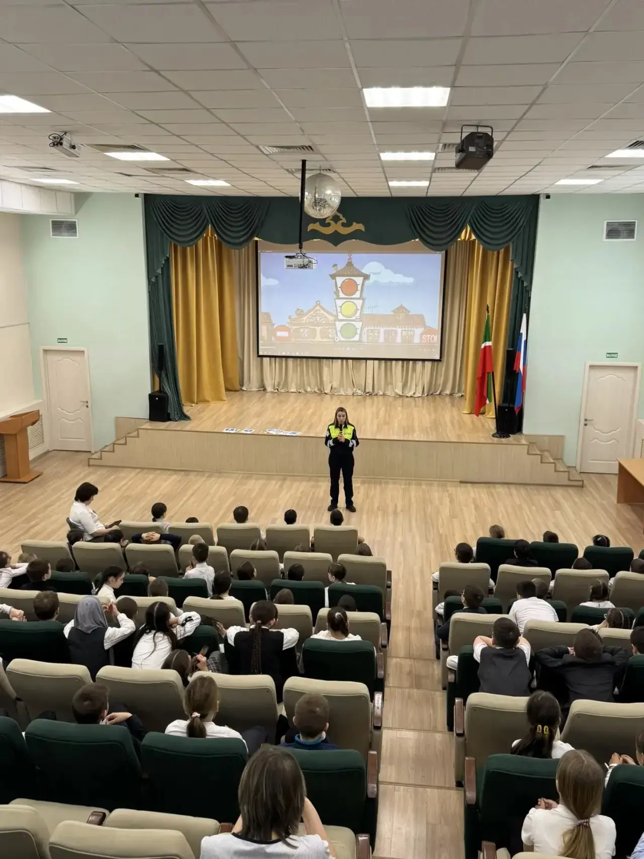 🚓В рамках работы по профилактике детского дорожно-транспортного травматизма в гимназии состоялась вс