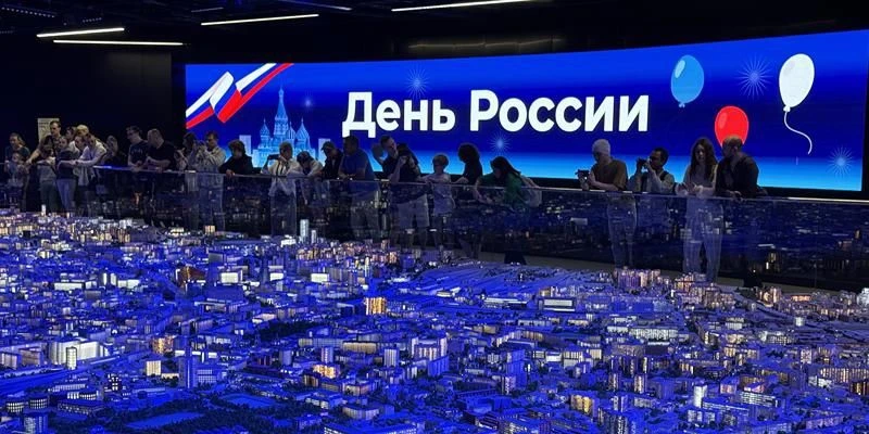 🏙️ Павильон «Макет Москвы» подготовил особую программу ко Дню России. Гости познакомятся с историей