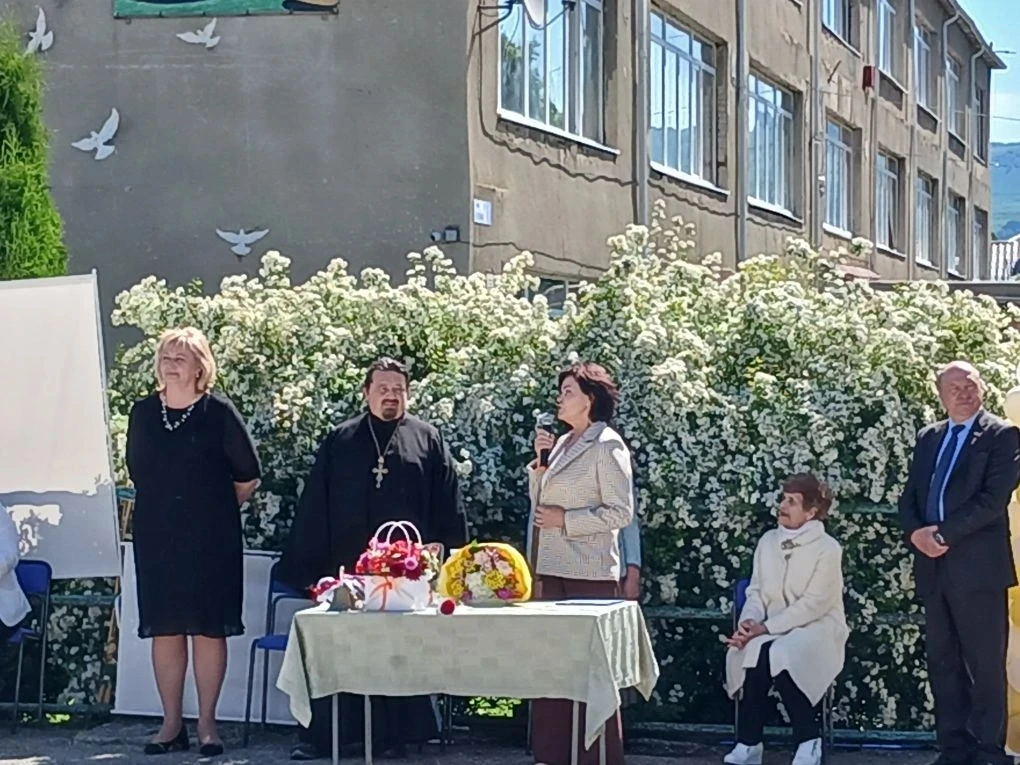 26 мая в стенах МБОУ СОШ № 6 п.Нежинский  царила  особая атмосфера: школа провожала во ...