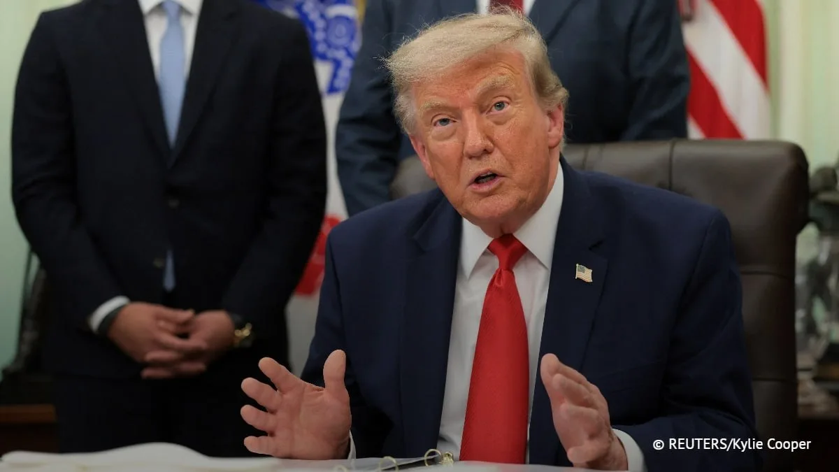 США планируют пока продолжать наносить удары по Ирану, заявил Трамп.

"Мы очень жестко будем наносит