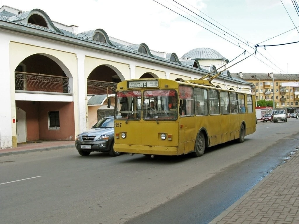 3 октября 2009 года. 14-й троллейбус на улице Краснорядской