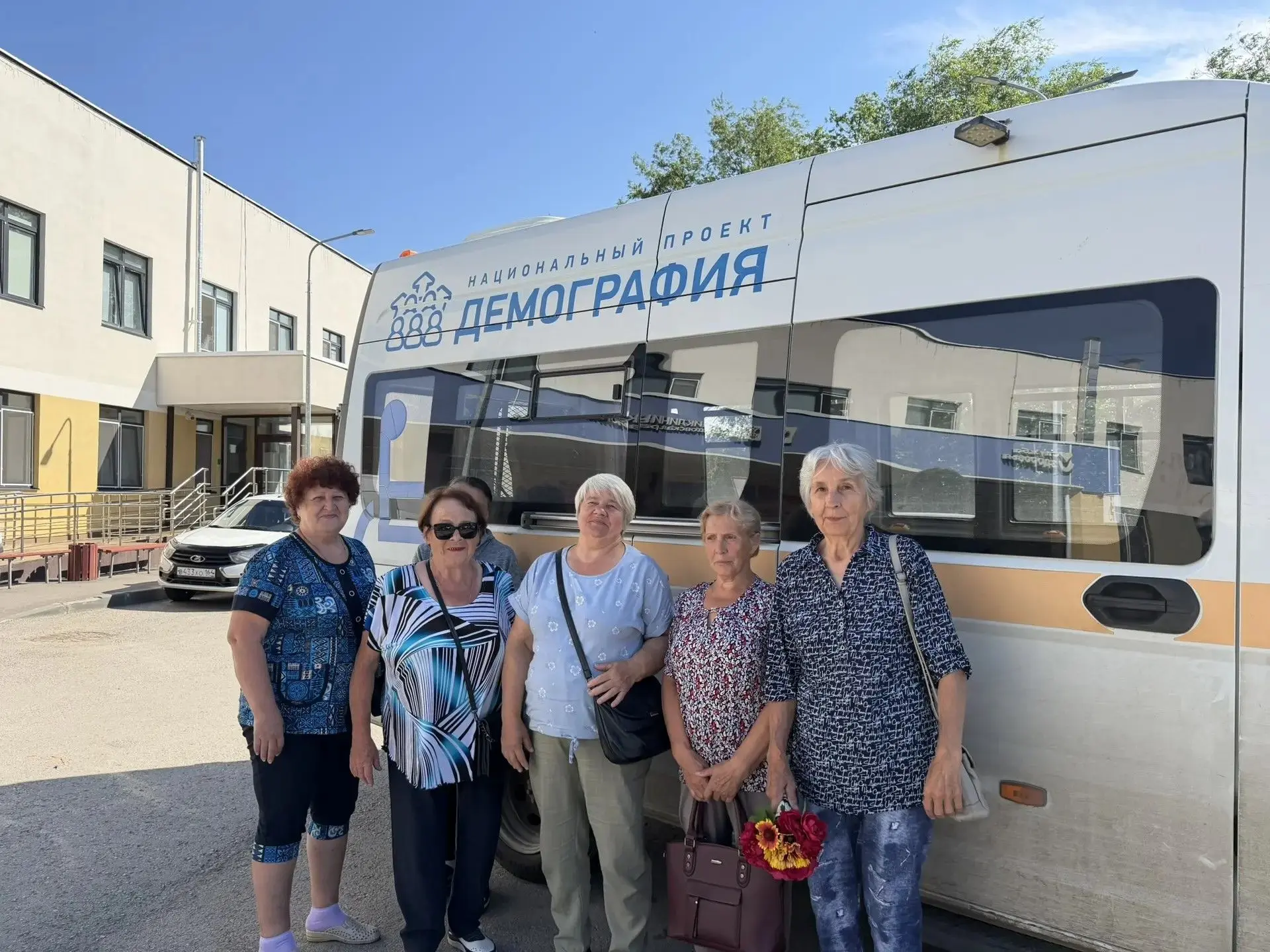 Специалисты центра социального обслуживания населения Гагаринского административного района продолжа