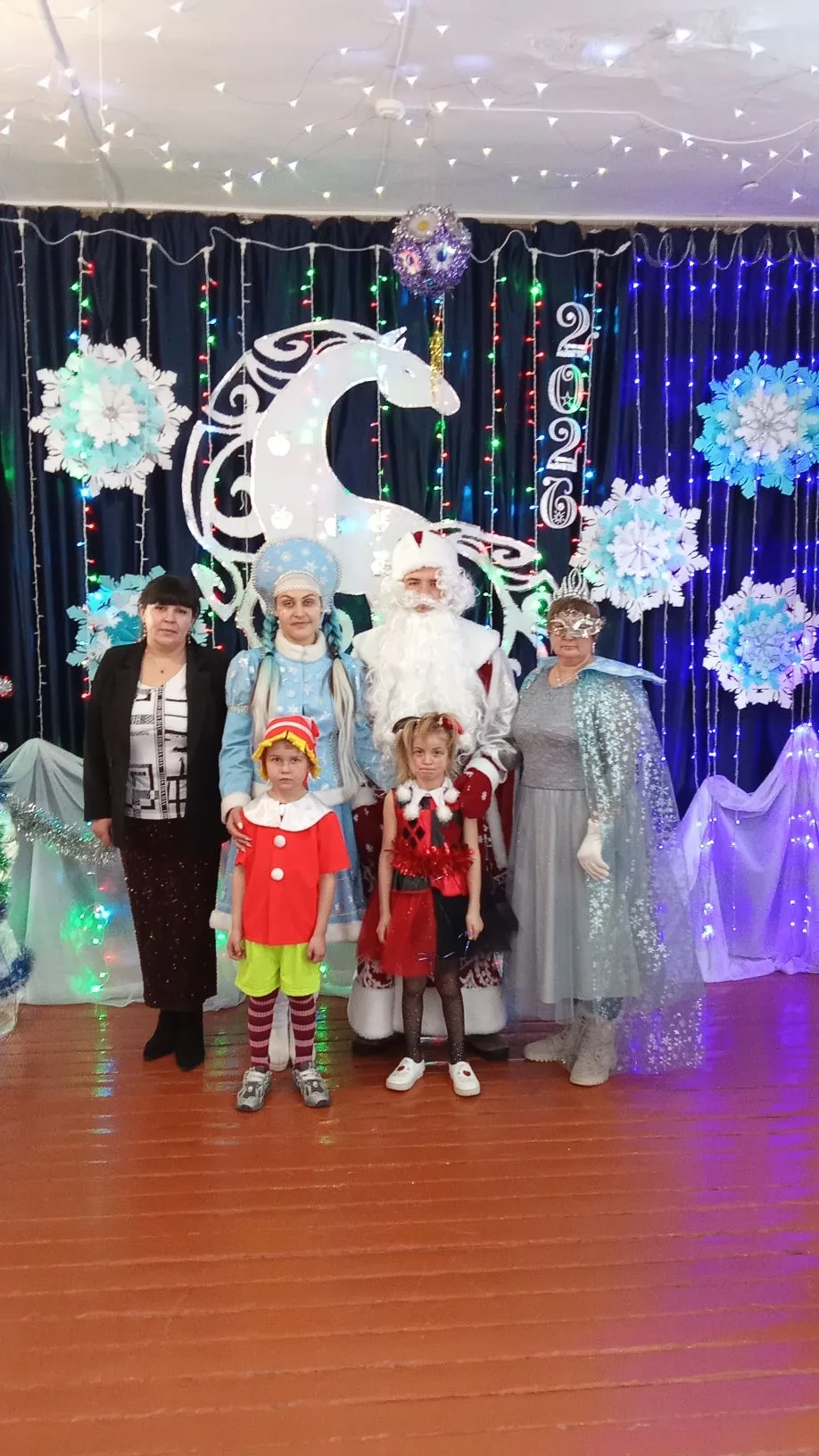 С наступающим Новым годом! В " Ырбанской СОШ" прошли мероприятия встреча Нового года!
