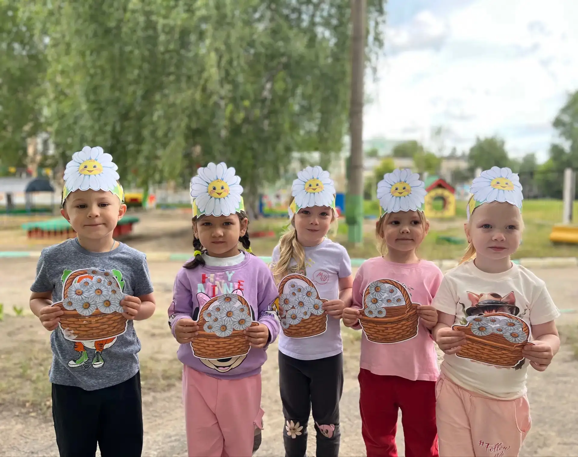 Сегодня в нашем детском саду прошёл День ромашки — один из самых светлых и добрых праздников, которы
