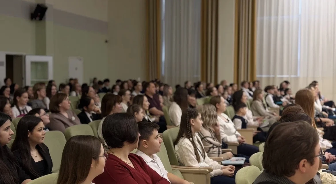 🎉 ИТОГИ ШКОЛЬНОЙ НАУЧНО-ПРАКТИЧЕСКОЙ КОНФЕРЕНЦИИ «ПЕРВЫЕ ШАГИ В НАУКУ» 🎉  В нашей школе состоялось г