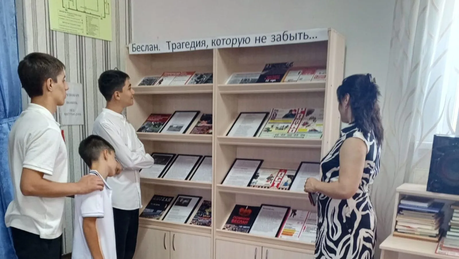 4 сентября в сельском доме культуры аула Козет прошёл час информации «Мир без терроризм...