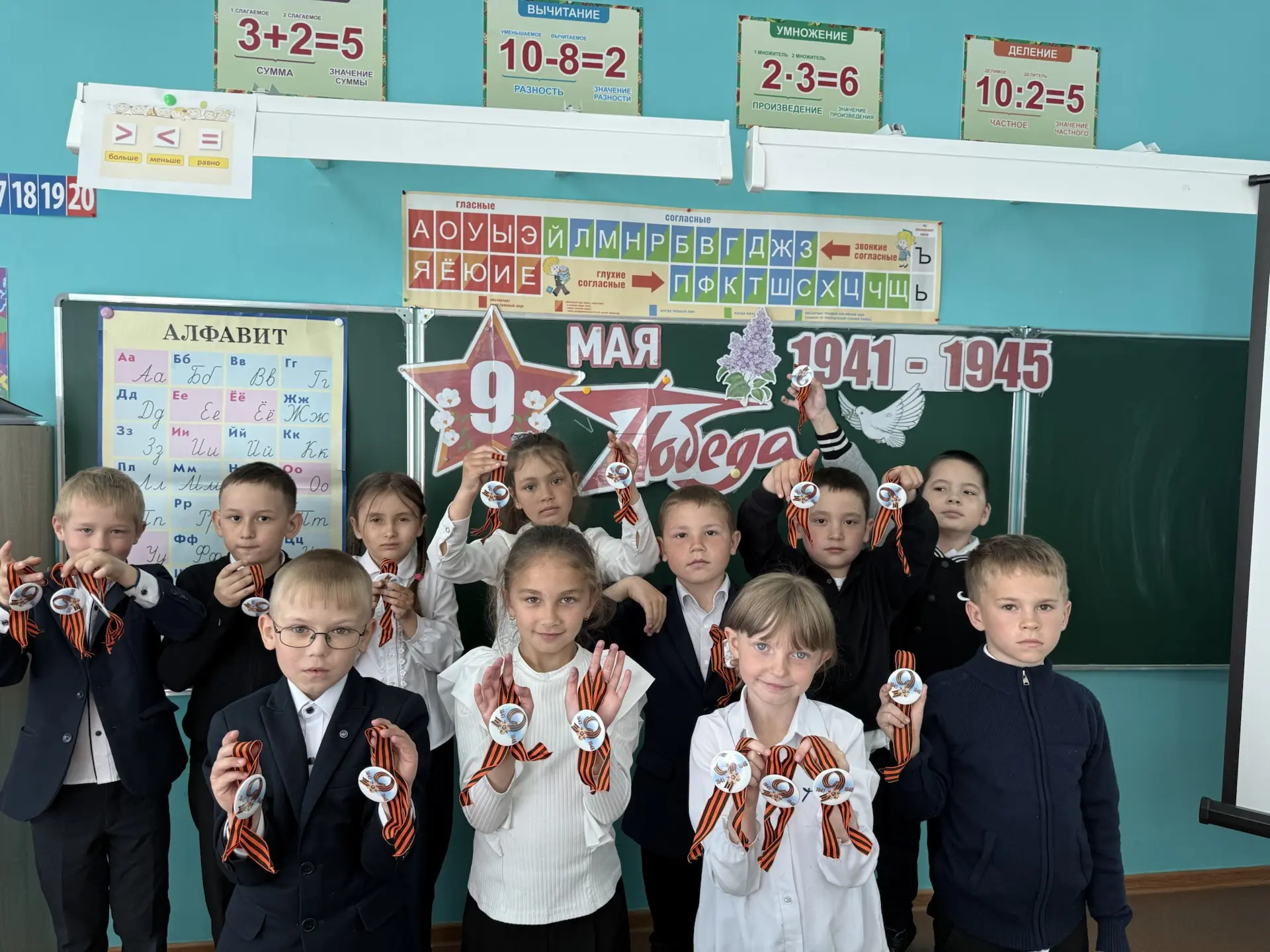 Сегодня в Караванном корпусе прошла ежегодная патриотическая акция «Георгиевская лента»...