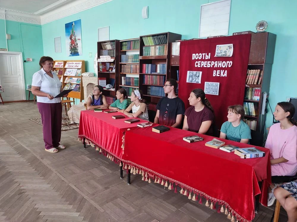 В Доме Культуры состоялась литературная гостиная " Поэты Серебряного века", посвященная выдающимся п