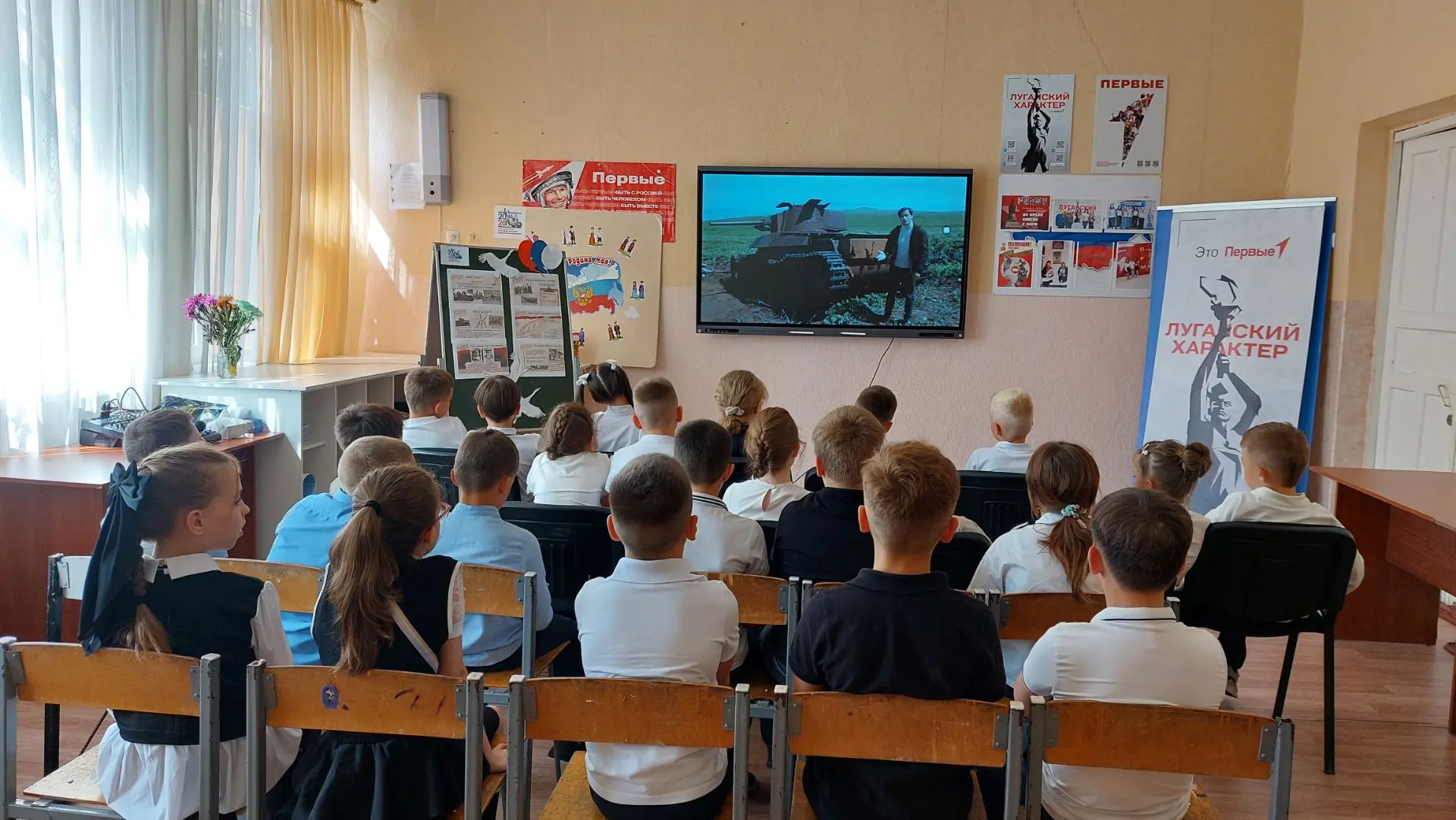 Демонстрация фильмов, посвящённых Победе над милитаристской Японией и окончанию Второй ...