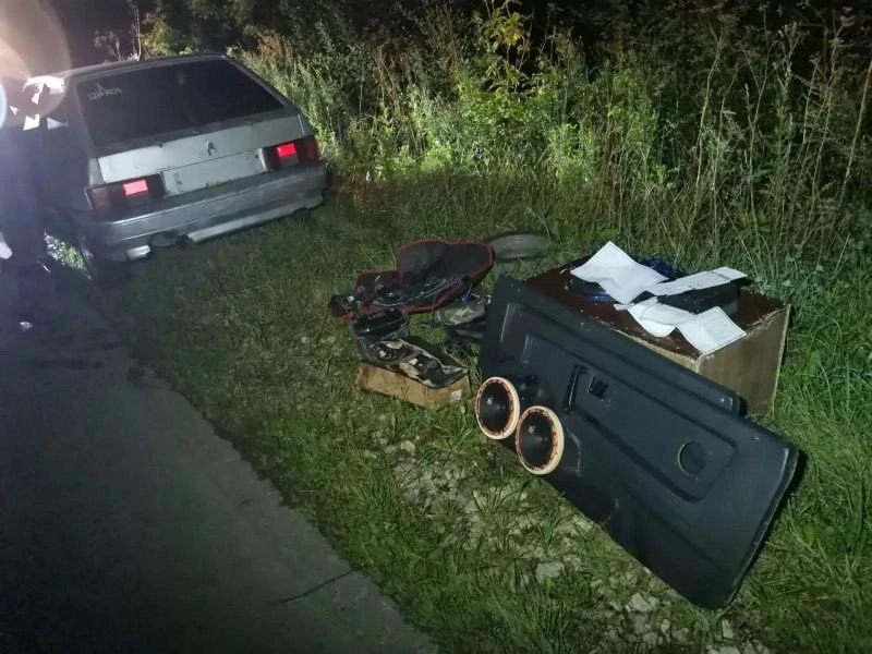 В Мариинско-Посадском округе лишённый прав водитель бросил автомобиль после задержания ...