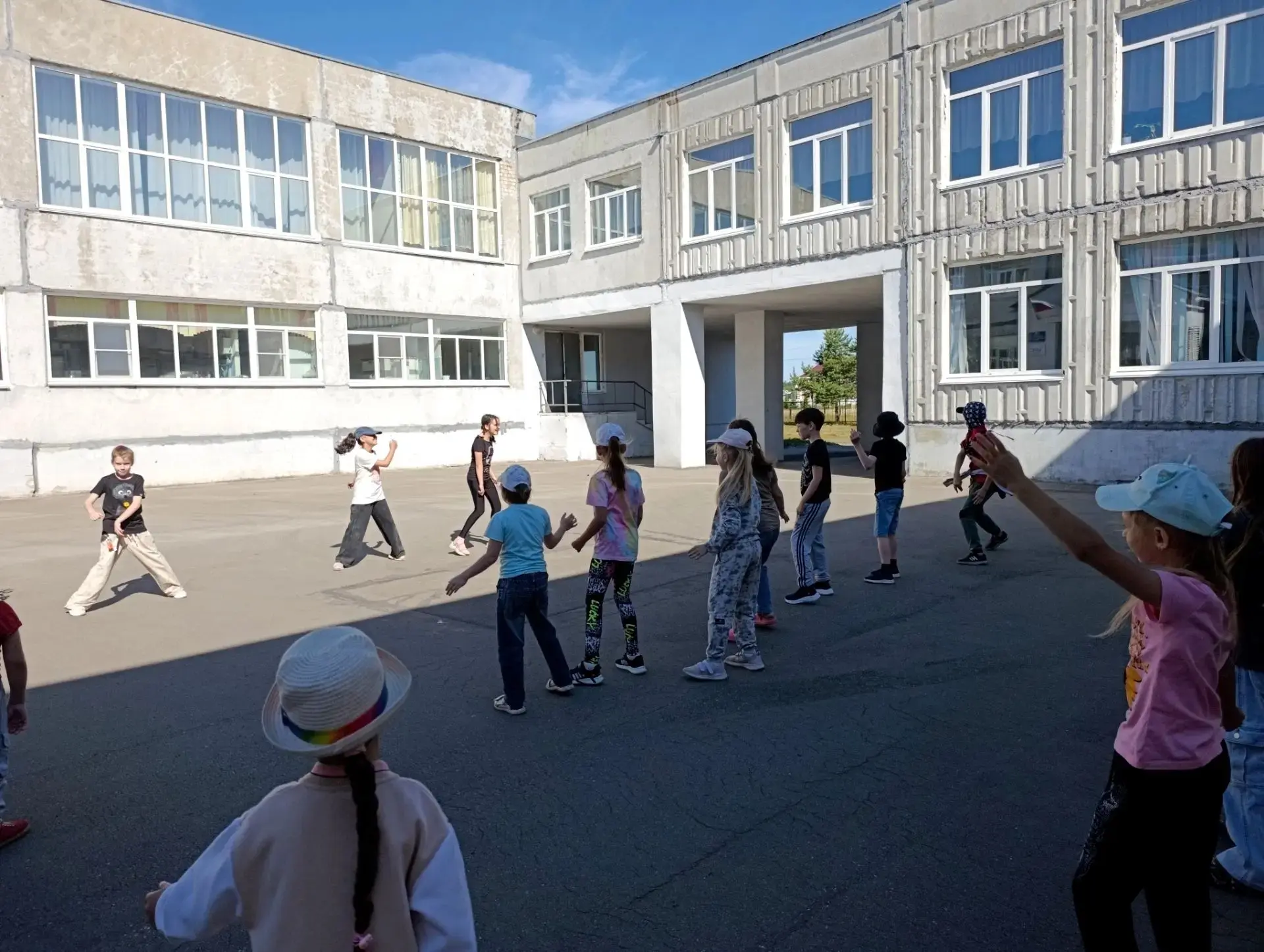 🎉 Открытие второй смены в лагере «Алые паруса»! 🎉

Сегодня лагерь снова наполнился смехом и счасть