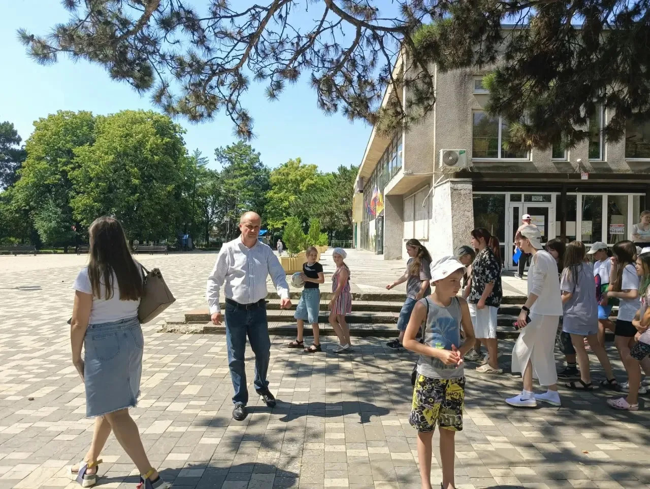 ⚡️ Заряд бодрости ко Дню физкультурника: провели детские эстафеты в ДК Прикубанского ок...